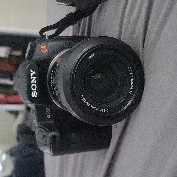 Sony Alpha a350 DSLRBlack {14.2MP}